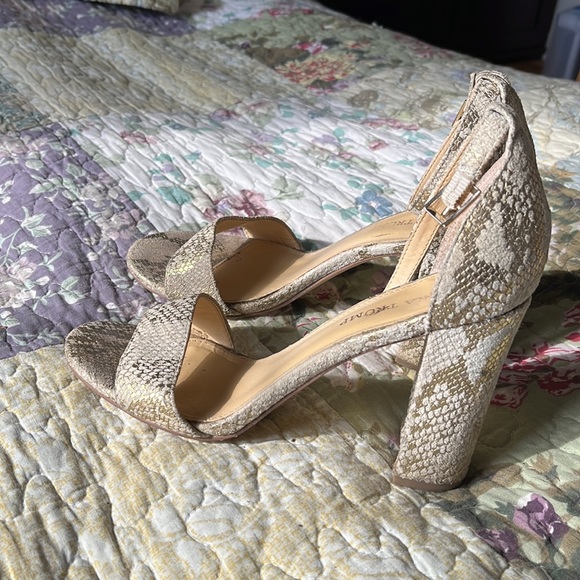 Golden snake heel sandals - Picture 3 of 7